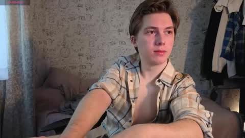 Snapshot of hot_boy_oscar chatting on December 19, 11:06 am Oscar online show from December 19, 11:06 am