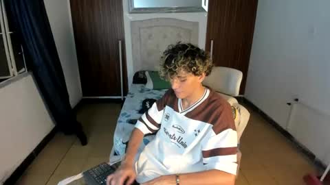 Snapshot of hot_bunny713 chatting on November 15, 1:25 am hot bunny online show from November 15, 1:25 am