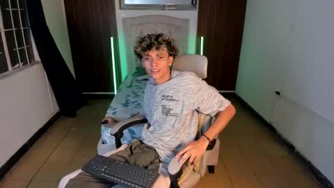 Snapshot of hot_bunny713 chatting on November 16, 1:22 am hot bunny online show from November 16, 1:22 am