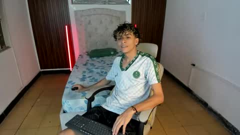 Snapshot of hot_bunny713 chatting on November 17, 1:11 am hot bunny online show from November 17, 1:11 am