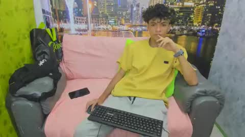 Snapshot of hot_bunny713 chatting on December 22, 12:46 pm hot bunny online show from December 22, 12:46 pm