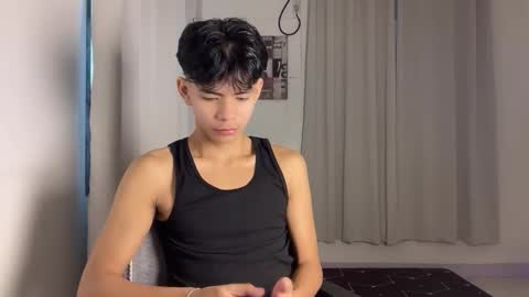 Snapshot of hot_cuteboy02 chatting on December 3, 1:02 am Kim online show from December 3, 1:02 am