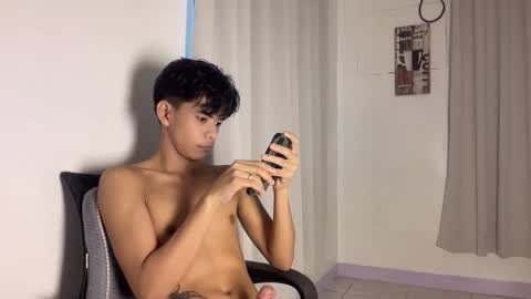 Snapshot of hot_cuteboy02 chatting on December 20, 1:23 am Kim online show from December 20, 1:23 am