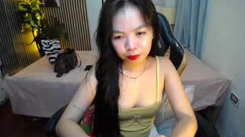 Snapshot of hot_ice_cube chatting on October 17, 7:05 pm Ms Yen online show from October 17, 7:05 pm