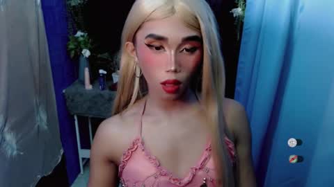 Snapshot of hot_khianna chatting on February 22, 12:04 pm Khianna online show from February 22, 12:04 pm