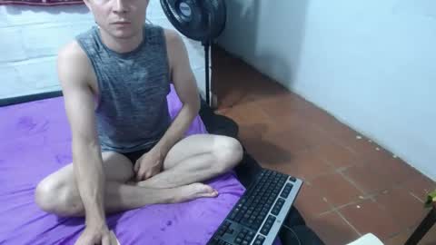 Snapshot of hot_mann11 chatting on October 12, 7:40 am angel online show from October 12, 7:40 am