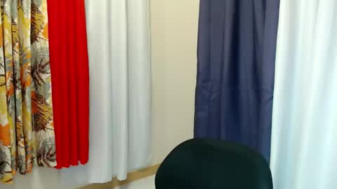 hot_petit69 online show from February 1, 1:42 pm