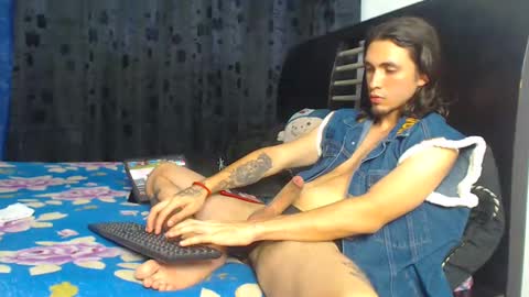 Snapshot of hot_sharks__ chatting on November 2, 10:34 pm Hot Sharks online show from November 2, 10:34 pm