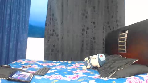 Snapshot of hot_sharks__ chatting on November 14, 10:47 am Hot Sharks online show from November 14, 10:47 am