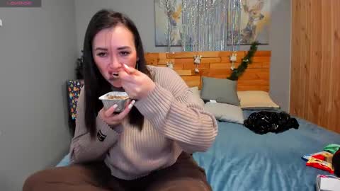 Snapshot of hot_squirtgirl chatting on December 15, 2:19 am Vasilisa online show from December 15, 2:19 am