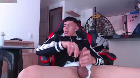 hot_twinks83 online show from October 18, 2:18 pm