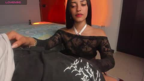 Snapshot of hot_weedlover chatting on November 20, 8:19 pm KATE and JEFF online show from November 20, 8:19 pm