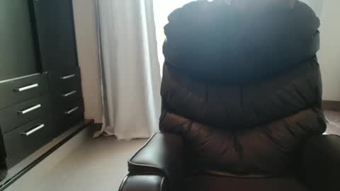 Snapshot of hot_wiffe chatting on February 27, 5:47 pm couple without tabus online show from February 27, 5:47 pm