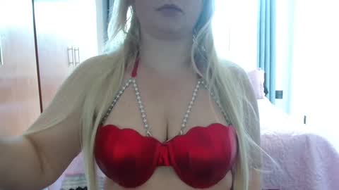 Snapshot of hot_wiffe chatting on October 2, 10:22 am couple without tabus online show from October 2, 10:22 am