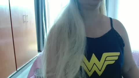 Snapshot of hot_wiffe chatting on November 1, 10:50 am couple without tabus online show from November 1, 10:50 am