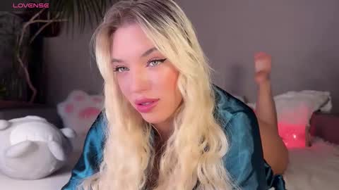 Snapshot of hotalika chatting on November 3, 1:19 am Alika online show from November 3, 1:19 am