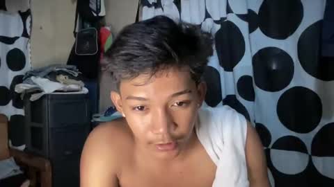 hotasian_jerome online show from May 22, 4:45 pm