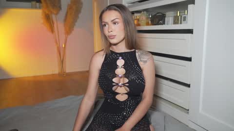 Snapshot of hotbella_ chatting on October 2, 5:31 pm Bella online show from October 2, 5:31 pm