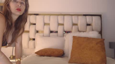 Bella Milf online show from October 1, 11:44 pm