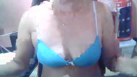 hotbetty_45 online show from March 2, 5:23 am