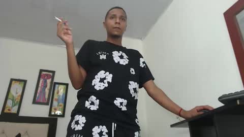 Snapshot of hotboyluxe chatting on February 3, 3:15 am hotboyluxe online show from February 3, 3:15 am