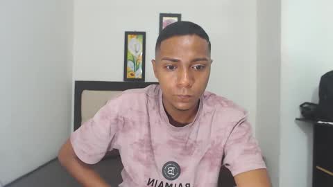 Snapshot of hotboyluxe chatting on February 15, 11:30 am hotboyluxe online show from February 15, 11:30 am