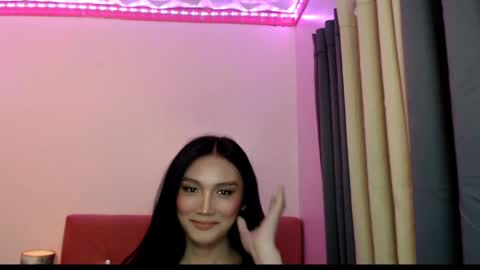 Snapshot of hotbunny_12 chatting on December 17, 3:17 am Kylie online show from December 17, 3:17 am