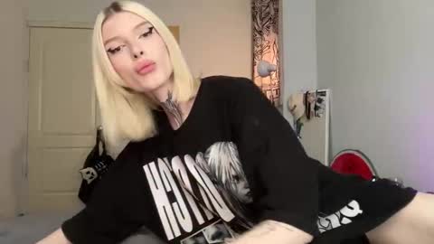 hotchubently online show from October 30, 8:38 am