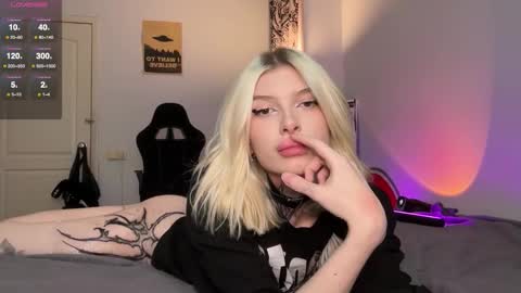 hotchubently online show from November 9, 8:01 am