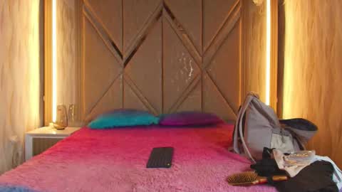 hotcouple_222 online show from March 11, 7:25 am