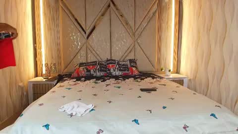 hotcouple_222 online show from April 14, 5:30 pm