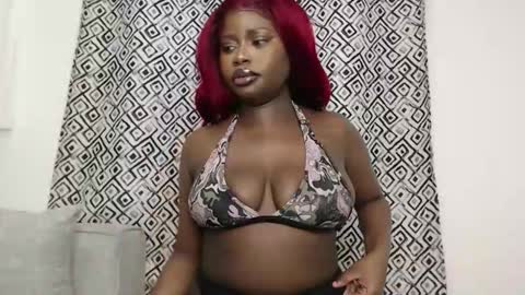 Snapshot of hotcurvykeisha chatting on October 9, 4:32 am Hotcurvykeisha online show from October 9, 4:32 am