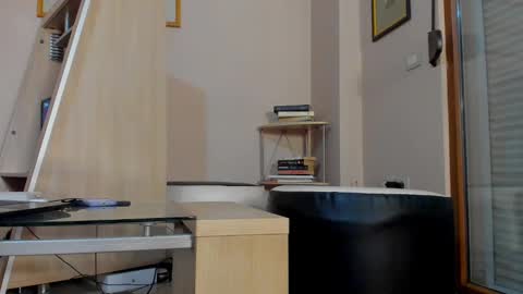 Snapshot of hotel77777 chatting on January 7, 9:46 pm Erika online show from January 7, 9:46 pm