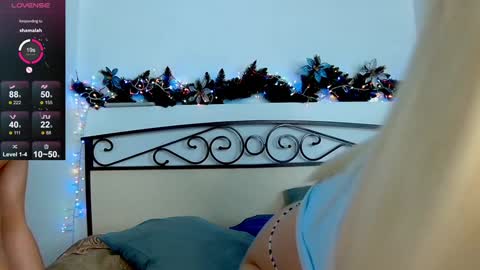 Snapshot of hotel_california_ chatting on January 1, 6:49 pm Anna 23 Archie 25 online show from January 1, 6:49 pm