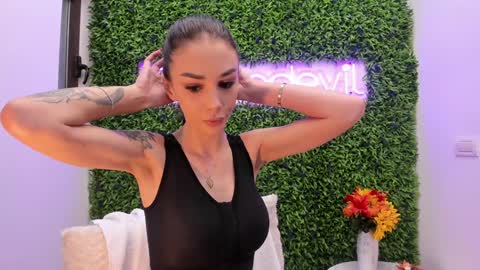 Snapshot of hotfallingdevil chatting on November 18, 6:07 am hotfallingdevil online show from November 18, 6:07 am