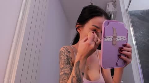 hotfallingdevil online show from February 13, 5:47 am