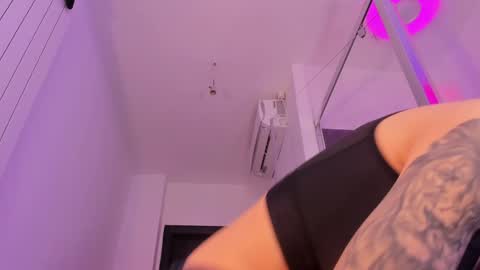 hotfallingdevil online show from February 20, 6:19 am