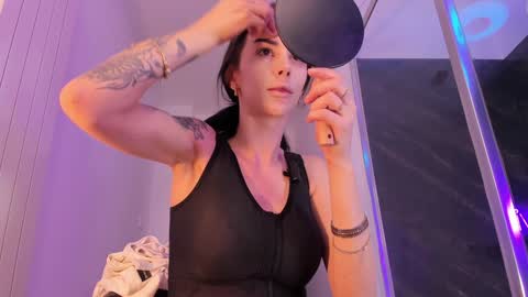 hotfallingdevil online show from March 4, 5:24 am