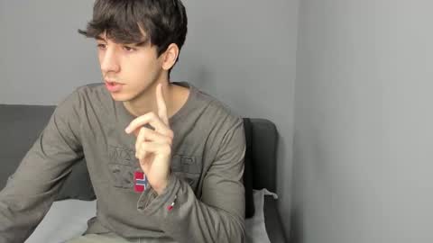 Snapshot of hotflirtyfella chatting on December 4, 6:44 am QUENTIN online show from December 4, 6:44 am