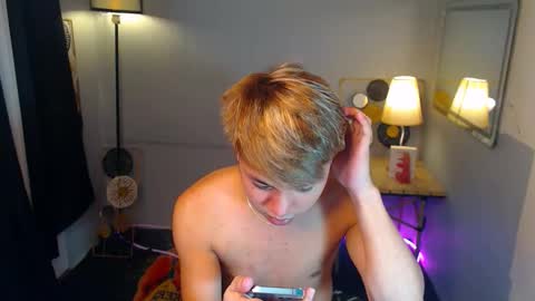 Snapshot of hotfucker_drei chatting on September 26, 9:02 am hotfucker_drei online show from September 26, 9:02 am