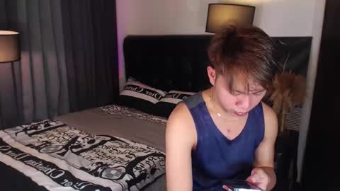 Snapshot of hotfucker_drei chatting on October 6, 3:37 am hotfucker_drei online show from October 6, 3:37 am