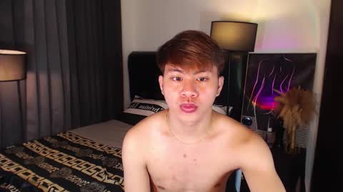 Snapshot of hotfucker_drei chatting on October 7, 10:12 am hotfucker_drei online show from October 7, 10:12 am