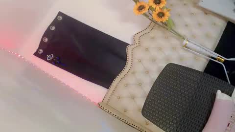 hotgirl_krisxx online show from October 15, 9:31 am