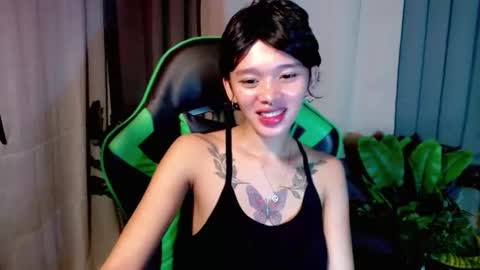 Snapshot of hotgirlronaxx chatting on December 14, 2:28 am hotgirlronaxx online show from December 14, 2:28 am