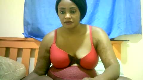 Snapshot of hotgold_311379 chatting on February 16, 6:15 pm hotgold_311379 online show from February 16, 6:15 pm