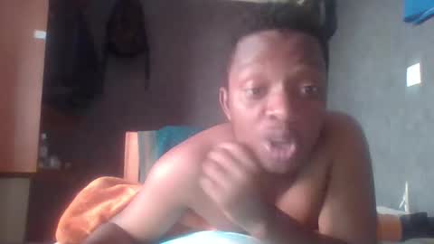 hotguyy001 online show from February 19, 6:22 am