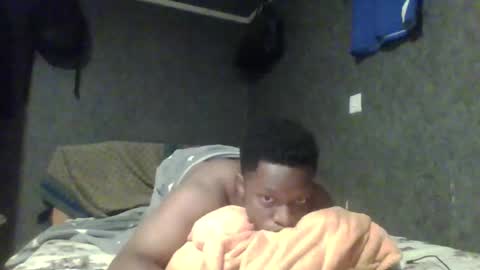 hotguyy001 online show from February 26, 1:21 am