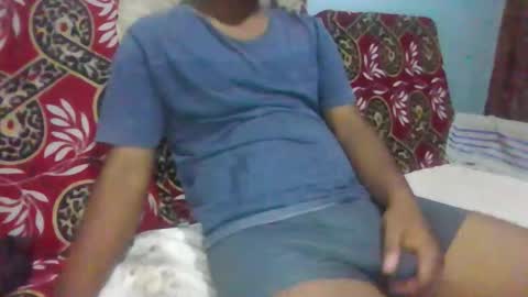 hotguyy001 online show from February 18, 3:13 am