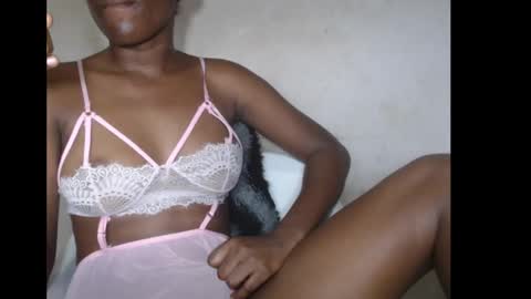 hotjessie0 online show from October 28, 5:55 am