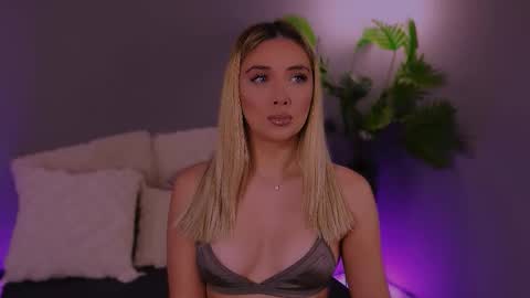 Snapshot of hotjessxx chatting on November 27, 4:36 am Maria online show from November 27, 4:36 am